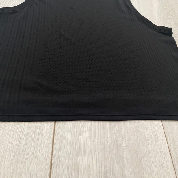 𝅺LULULEMON Train to be Tank in Black - Picture 8 of 16